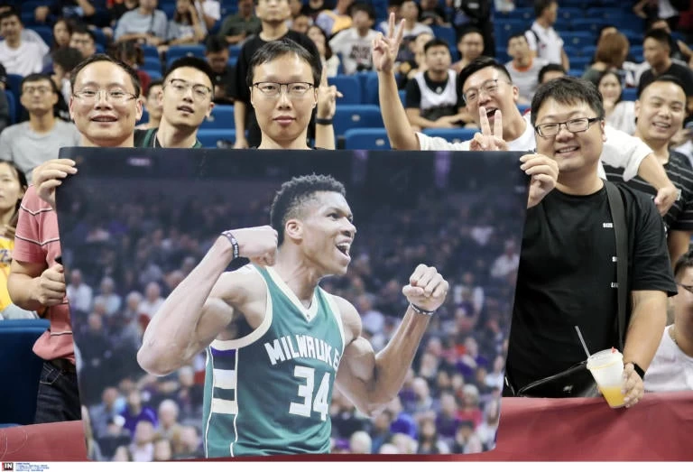 Παγκόσμιο Κύπελλο: Πανικός για Αντετοκούνμπο στις κερκίδες! «Τρελάθηκαν» οι Κινέζοι (εικόνες)